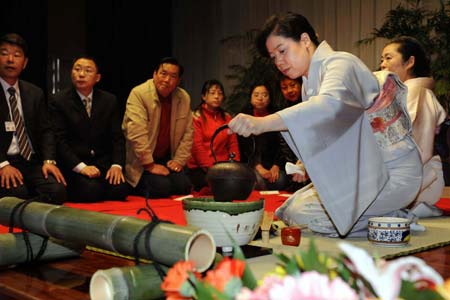 A Japanese tea ceremony artist performs the art of tea making in Nanjing, capital of east China's Jiangsu Province, on March 16, 2008. A Japanese delegation dedicated to a project of planting 5,000 cherry trees in a garden in Nanjing is now in China for a visit.