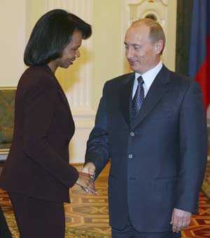 Russian President Vladimir Putin (R) shakes hands with U.S. Secretary of State Condoleezza Rice in the Kremlin in Moscow March 17, 2008. Russian President Vladimir Putin said on Monday he saw a chance to move relations with the United States forward after he received what he called a 