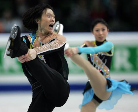 China's Pang Qing and Tong Jian perform during the pairs short programme at the World Figure Skating Championships in Gothenburg March 18, 2008. 