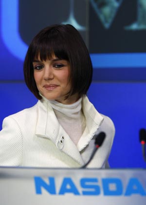 Actress Katie Holmes rings the opening bell at the NASDAQ MarketSite in New York January 16, 2008.
