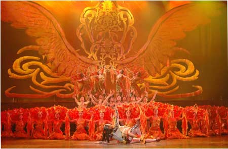 Dancers perform Chu Shui Ba Shan, an original drama displays a panorama of ancient people at the Three Gorges area of China, during a public show in Yichang City, central China's Hubei province, March 17, 2008. Chu Shui Ba Shan is created and performed by the Yichang Song and Dance Ensemble. The drama has been condensed and put into the tourism market as a culture product, into which bilingual host has been added, to meet the market needs. (Xinhua Photo)