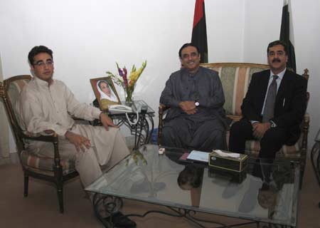 Pakistan's nominated prime minister Yousaf Raza Gilani (R), with party chairman Bilawal Bhutto Zardari (L) and co-chariman Asif Ali Zardari, pose for a photograph in Islamabad March 22, 2008.