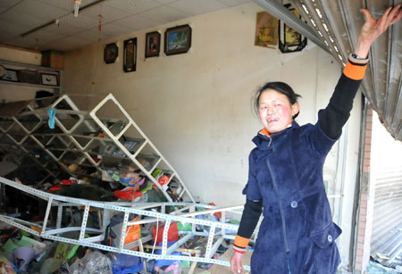Zhao Qinxiang cries as she recalls how her shop was looted and smashed by rioters, in the county seat of Aba of Tibetan-Qiang Autonomous Prefecture of Aba in southwest China's Sichuan Province. Rioters attacked the county government office buildings, police stations, hospitals, schools, shops and markets, torched houses and shops, burnt a dozen vehicles, and beat civilians, police officers and government officials in the county seat of Aba on March 16. After the unrest, local government took efficient measures to calm down the situation according to law. Now, the life in the county seat of Aba has basically returned to normal, but many local residents are still in sad mood due to the physical and mental impact caused by the riot.(Xinhua Photo/Chen Xie)