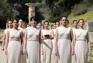 The rehearsal to collect the flame has taken place at the Temple of Hera to prepare for the the Ritual of the Olympic torch lighting. (Photo: sina.com)