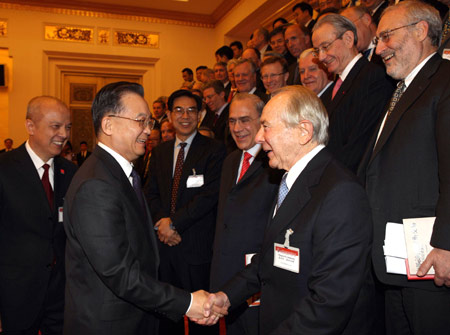 Chinese Premier Wen Jiabao (2nd L) meets with a delegation formed by officials from international organizations, economists and scholars who are in Beijing to attend the 2008 China Development Forum (CDF) on March 24, 2008.