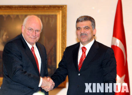 Turkish President Abdullah Gul (R) meets with United States Vice President Dick Cheney in Ankara, capital of Turkey, March 24, 2008. Cheney on Monday paid a day-long visit to Turkey, the last leg of his Middle East trip.