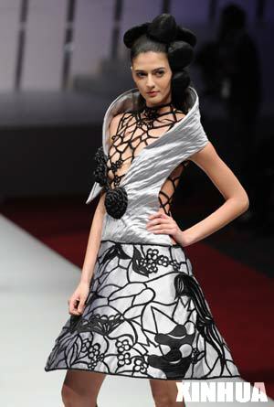 A model presents a creation during the first day of 2008/2009 China Fashion Week (A/W) Collections in Beijing, capital of China, March 25, 2008.