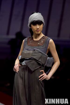 A model presents creation during the 2008/2009 China Fashion Week (A/W) Collections and “Hempel Award”the 16th International Young Fashion Designer Contest in Beijing, capital of China, March 25, 2008.