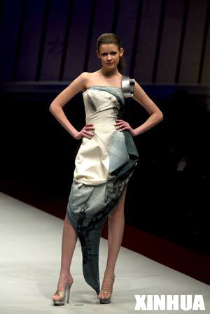 A model presents creation during the 2008/2009 China Fashion Week (A/W) Collections and “Hempel Award”the 16th International Young Fashion Designer Contest in Beijing, capital of China, March 25, 2008.