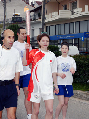 Torchbearer Toamios(2nd R) from Ioanina runs with the Olympic flame during the third day of the torch relay of the Beijing Olympic Games in Ioanina of Greece on March 26, 2008. (Xinhua Photo)