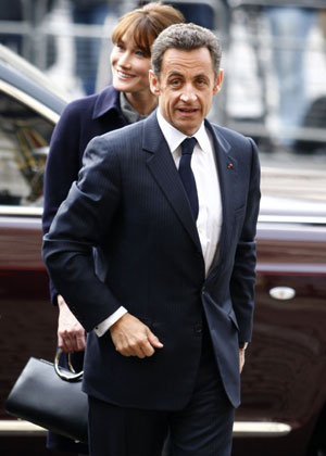 France's President Nicolas Sarkozy and his new wife Carla Bruni arrive at Westminster Abbey in London March 26, 2008. (Xinhua/Reuters Photo)