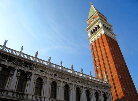 Work begins on belt for Venice bell-tower
