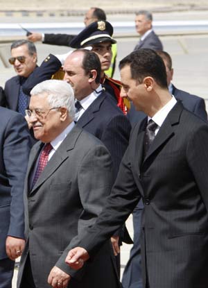 Syria's President Bashar al-Assad (R) welcomes Palestinian President Mahmoud Abbas (L) at Damascus airport March 28, 2008. The Arab summit will be held in the Syrian capital from March 29-30.