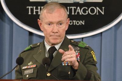 Martin Dempsey assumed the role of top U.S. commander overseeing both the Iraq and Afghanistan wars Friday, replacing William J. Fallon as the head of the U.S. Central Command (Centcom). 