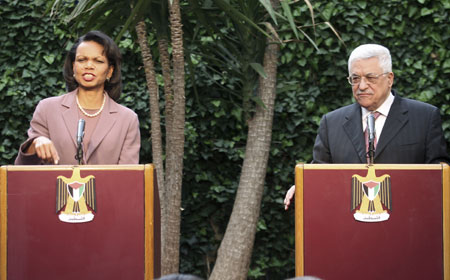 U.S. Secretary of State Condoleezza Rice (L) and Palestinian President Mahmoud Abbas attend a joint news conference in Amman March 31, 2008.