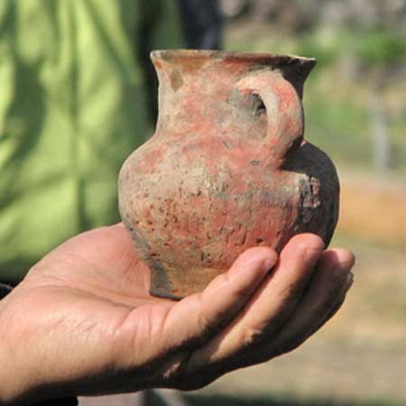 The photo taken on March 29th 2008 shows an ancient painted pottery jar in the recent archaeological excavation in the Haimenkou site of Jianchuan, a county of southwest China's Yunnan Province. This round of excavation has discovered 3000-year-old carbonized wheat ears for the first time and also excavated some bronze wares, ceramics, stone wares, hornworks and some animal remains.