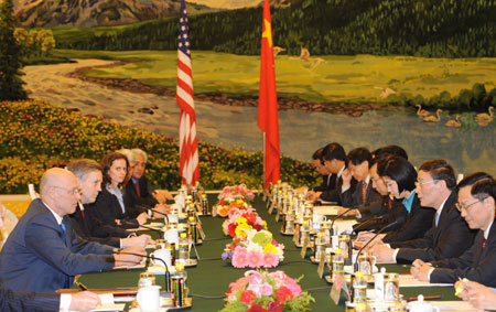 Chinese President Hu Jintao's Special Representative and Vice Premier Wang Qishan (R2) holds talks with Henry M. Paulson (L1), special representative of U.S. President George W. Bush and the U.S. Treasury Secretary, in Beijing, China, April 2, 2008.
