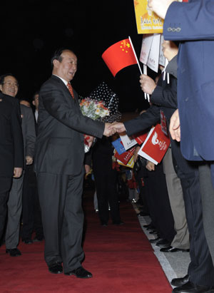 Jiang Xiaoyu (L front), the executive vice president of the Beijing Organizing Committee for the 2008 Olympic Games (BOCOG) shakes hands with people at the airport in Istanbul, Turkey, April 3, 2008. 
