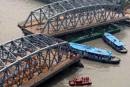 A part of the WaiBaidu Bridge is separated from the remaining section during the removal operation in Shanghai, east China, April 6, 2008.