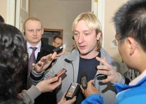 Russia&apos;s Plushenko, Olympic gold medalist of the men&apos;s singles of figure skating, speaks to reporters before the press conference ahead of the Olympic torch relay in St. Petersburg, Russia, April 4, 2008. St. Petersburg is the third stopover of the 2008 Beijing Olympic Games torch relay outside the Chinese mainland. (Xinhua Photo)