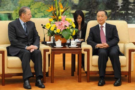  Chinese Premier Wen Jiabao (R) meets with International Olympic Committee (IOC) President Jacques Rogge in Beijing, capital of China, April 9, 2008. 
