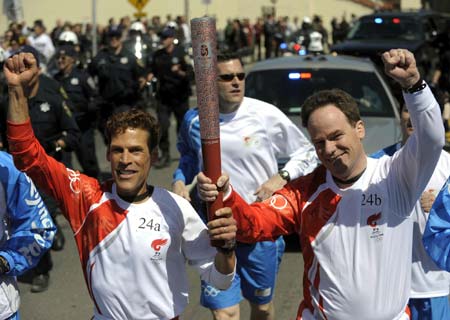 Torchbearers Dean Karnazes (L) and Max Cobb run with the torch in San Francisco, the United States, April 9, 2008. San Francisco is the sixth stop of the 2008 Beijing Olympic Games torch relay outside the Chinese mainland. 