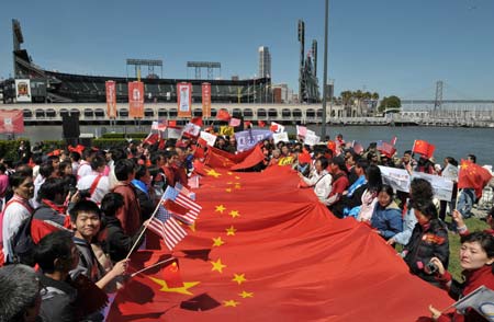 Overseas Chinese welcome the Olympic flame in San Francisco, the United States, April 9, 2008. San Francisco is the sixth stop of the 2008 Beijing Olympic Games torch relay outside the Chinese mainland.