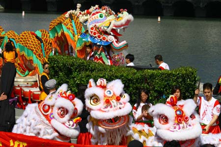 Dragon and lion dances are staged to welcome the Olympic flame at the McCovey Cove, the start of the Olympic torch relay in San Francisco, the United States, April 9, 2008. San Francisco is the sixth stop of the 2008 Beijing Olympic Games torch relay outside the Chinese mainland.