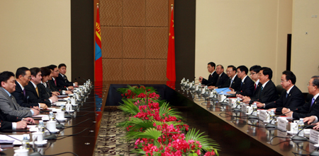 Chinese President Hu Jintao (3rd R) holds talks with Mongolian President Nambaryn Enkhbayar (3rd L) in Sanya, south China's Hainan Province, April 11, 2008. 