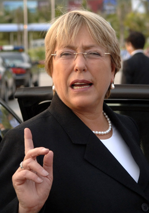 Chilean President Michelle Bachelet Jeria speaks to reporters upon her arrival at the airport in Sanya, south China's Hainan Province, April 11, 2008. 