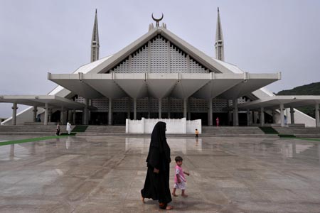 Photo taken on April 13, 2008 shows the view of the Faisal Mosque of Islamabad, capital of Pakistan. The torch relay in Islamabad, the tenth stop of the 2008 Beijing Olympic Games torch relay outside the Chinese mainland, will start on April 16. 