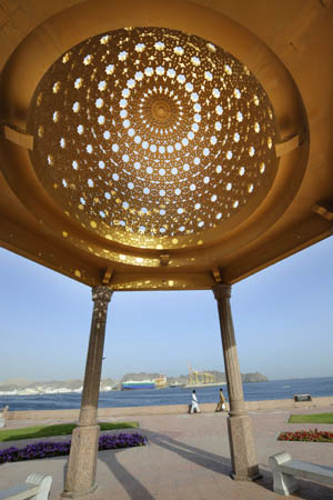 Photo taken on April 13, 2008 shows a summerhouse on Al Bahri Road in Muscat, capital of Oman. The torch relay in Muscat, the ninth stop of the 2008 Beijing Olympic Games torch relay outside the Chinese mainland, will be held on April 14. 