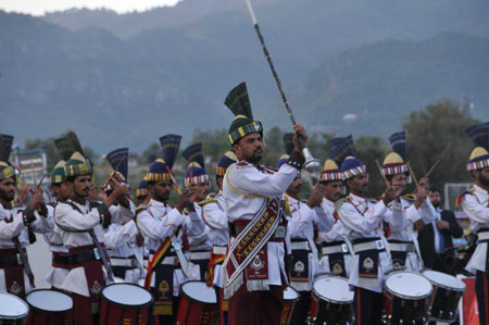 Pakistani military band perform during the 2008 Beijing Olympic Games torch realy in Islamabad, capital of Pakistan, on April 16, 2008. 