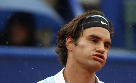 Roger Federer of Switzerland reacts during his tennis match against Victor Hanescu of Romania at the Estoril Open in Lisbon April 17, 2008.