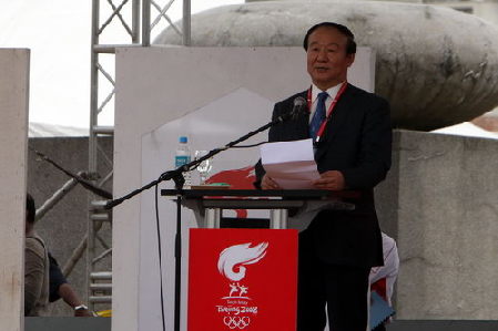 Photo: Jiang Xiaoyu delivers a speech ahead of torch relay in Kuala Lumpur