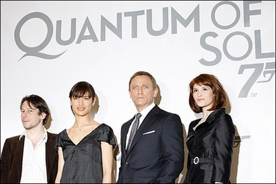 British actor Daniel Craig(2ndR) poses with cast members of the latest James Bond movie "Quantum of Solace" Mathieu Amalric (L), Olga Kurylenko(2ndL), and Gemma Arterton during a photocall marking the start of production at Pinewood Studios in Iver Heath, Buckinghamshire. (Xinhua/AFP Photo)