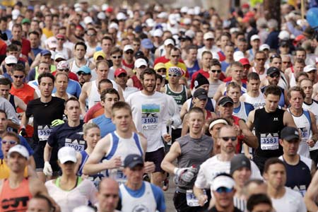 The elite men runners start the 112th running of the Boston Marathon in Hopkinton, Massachusetts April 21, 2008. (Xinhua/Reuters Photo)