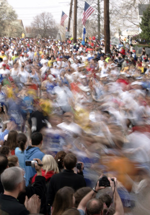 The elite men runners start the 112th running of the Boston Marathon in Hopkinton, Massachusetts April 21, 2008. (Xinhua/Reuters Photo)