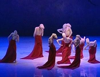 The intricate dances are accompanied by Chinese operatic singing, and elaborate costumes.(Photo: CCTV.com)