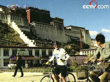 Paul Dubrule has been to Tibet many times in recent years saying the Tibet he's seen with his own eyes impresses him so much for its landscape as well as for its economic development.