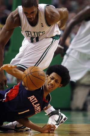Atlanta Hawks forward Josh Childress (1) loses control of the ball in front of Boston Celtics forward Leon Powe during the second quarter of Game 2 of their NBA basketball playoff series in Boston, Massachusetts April 23, 2008.