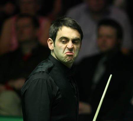 England's O'Sullivan looks on during the first round of Snooker World Championship against China's Liu Chuang in Shefflield of England, April 24, 2008. O'Sullivan beat Liu Chuang 10-5. 