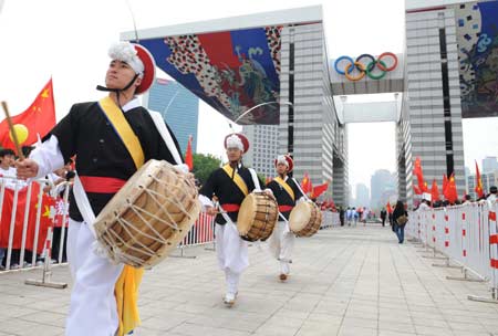 Photo: Performance held to welcome Olympic torch
