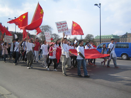 Overseas Chinese in Sweden rally to support Beijing Olympics