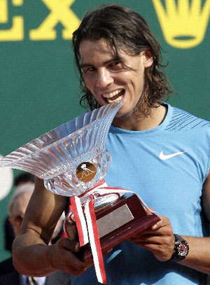 Rafael Nadal of Spain bites his trophy after winning the final of the Monte Carlo Masters Series tennis tournament in Monaco April 26, 2008. Nadal defeated Roger Federer of Switzerland. (Xinhua/Reuters Photo) 