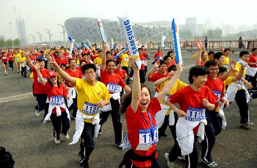 Thousands turn out for 100-day countdown marathon