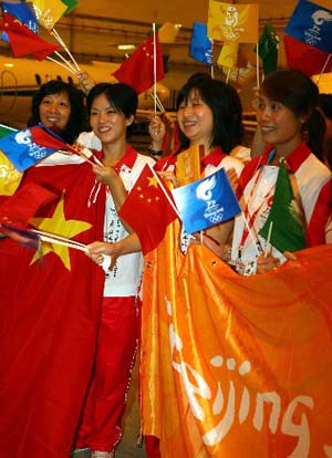 With flags waving and lions dancing, Macao welcomed the flame of the 2008 Beijing Olympic Games that arrived here on Friday night.