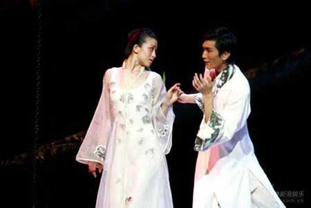 "Peony Pavilion", a Chinese ballet produced and performed by the National Ballet of China makes its world premiere in Beijing on Friday, May 2, 2008.