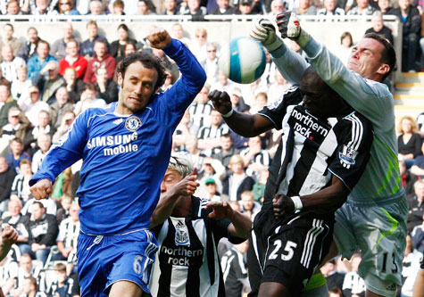 Newcastle United's (R-L) Steve Harper, Abdoulaye Faye and Alan Smith challenge Chelsea's Ricardo Carvalho for the ball during their English Premier League soccer match in Newcastle, northern England, yesterday.