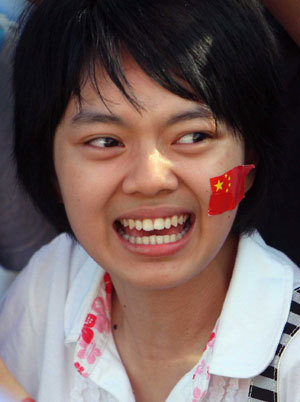 A girl is waiting for the arrival of Olympic torch in Haikou, south China's Hainan Province, on May 6, 2008.